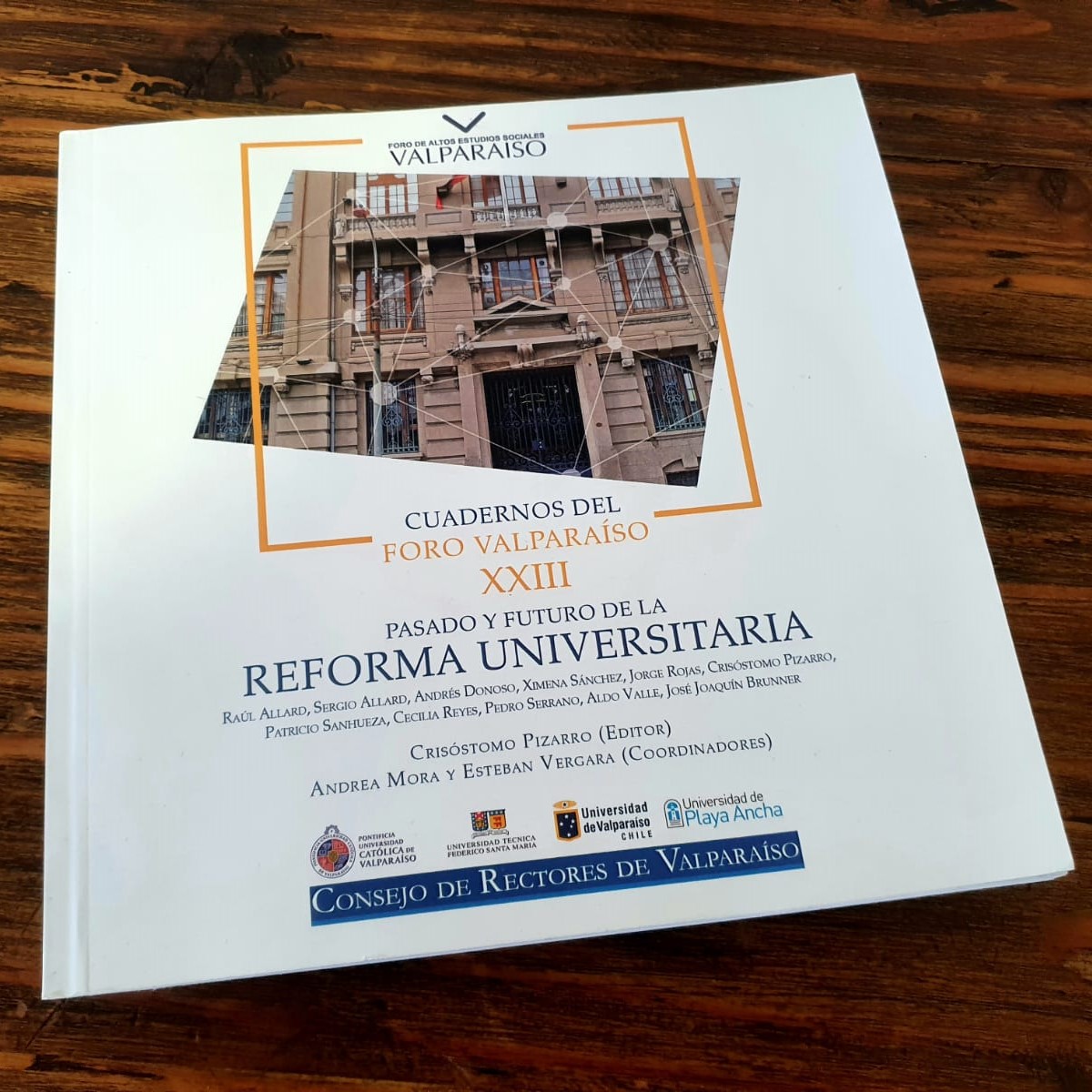 José Joaquín Brunner y Jorge Rojas presentaron el cuaderno "Pasado y futuro de la reforma universitaria"